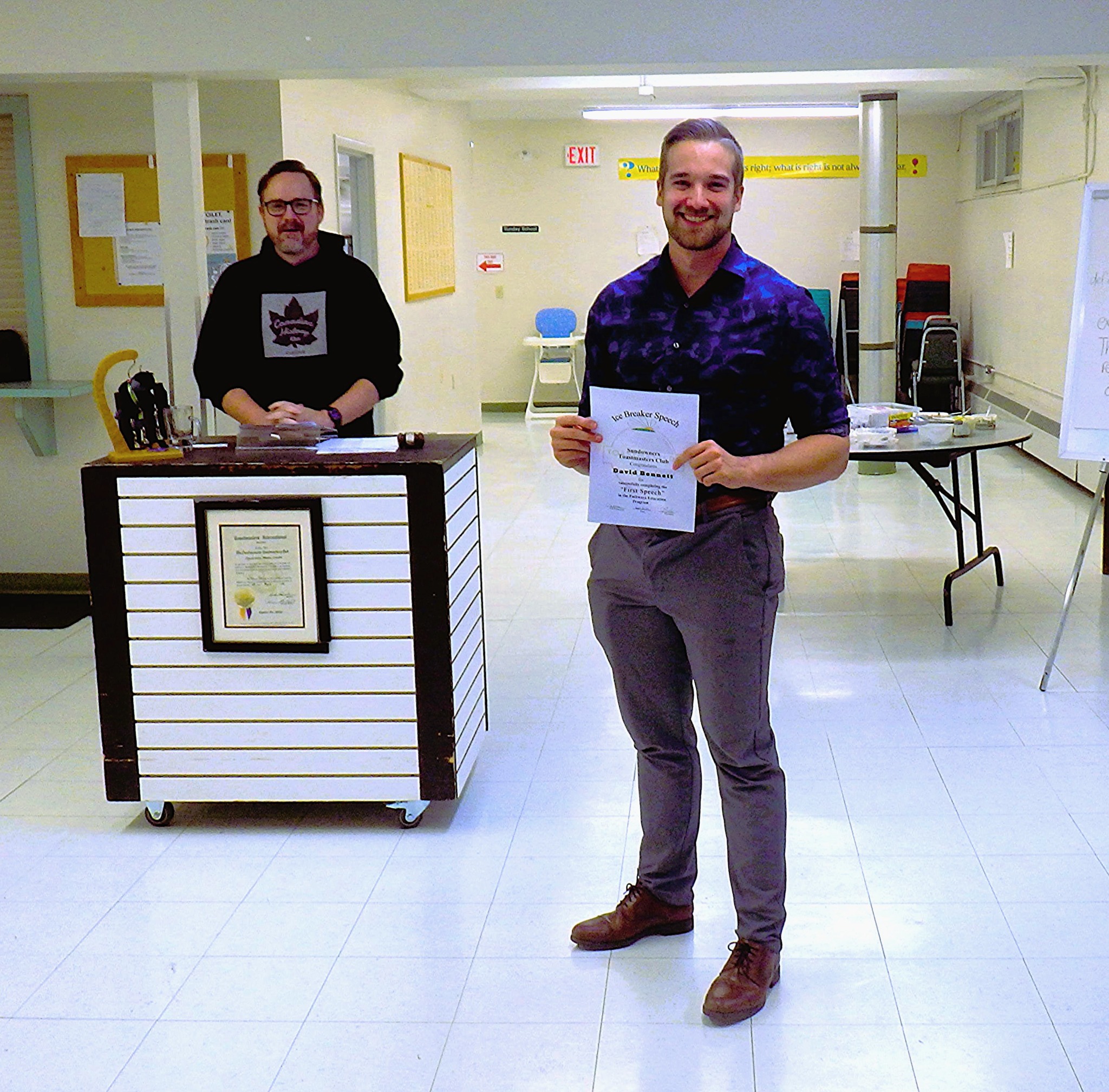 Sundowners Club President (left), Craig Baird recognizes member, David, (right) on completing their Icebreaker speech.